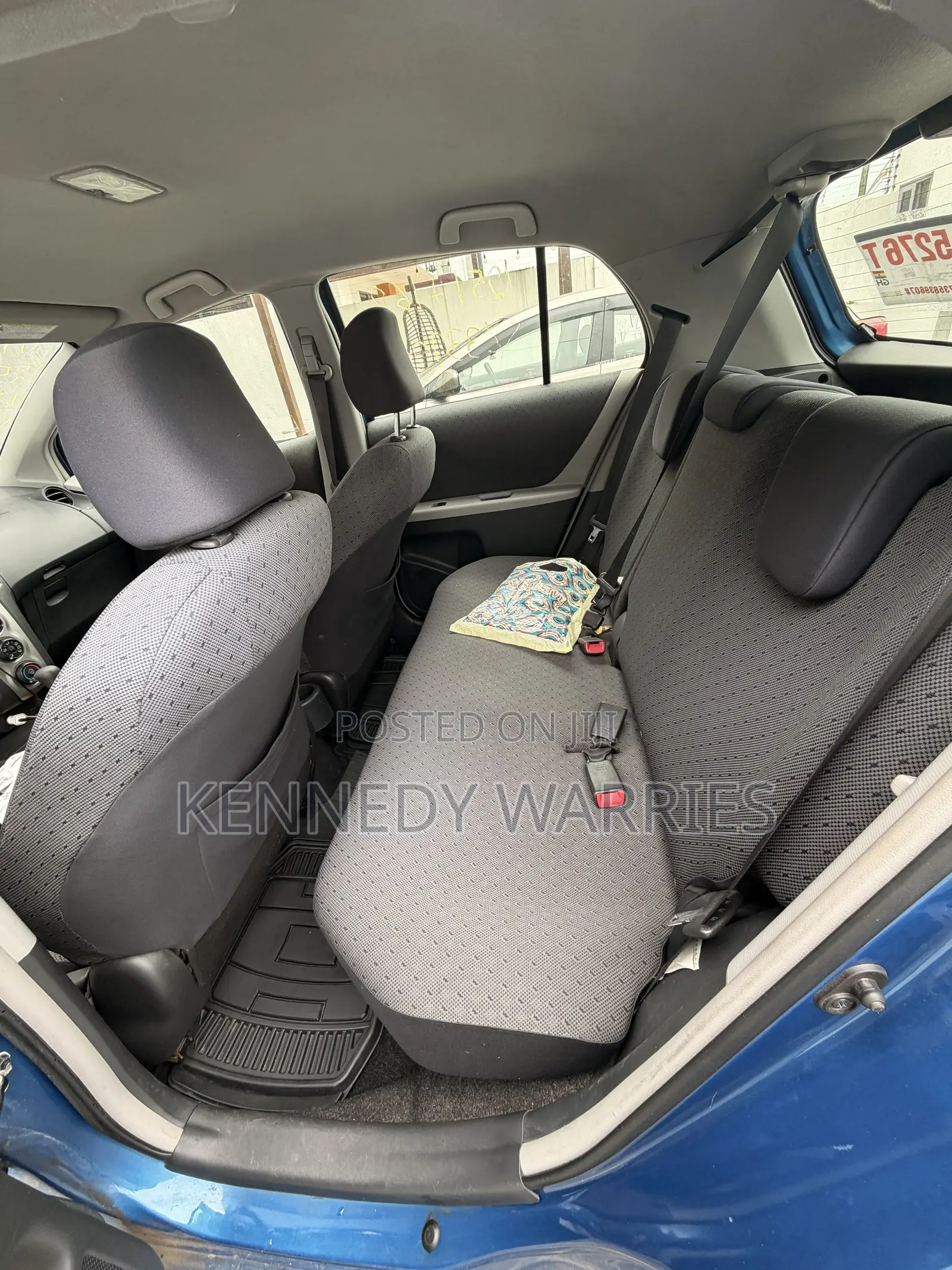 Toyota Yaris Base Hatchback 5dr 2011 Blue