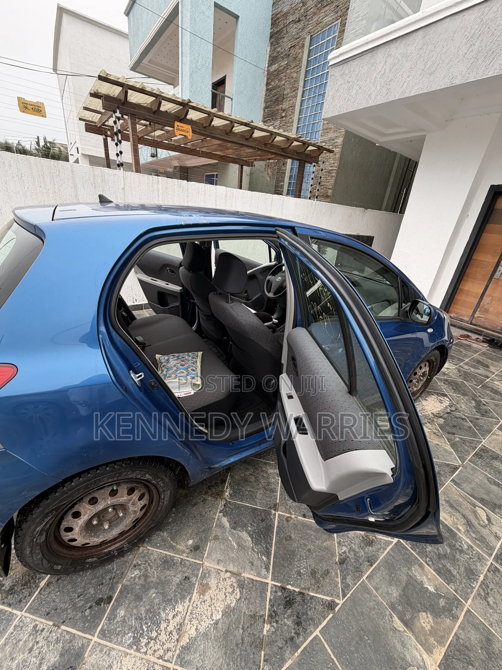 Toyota Yaris Base Hatchback 5dr 2011 Blue