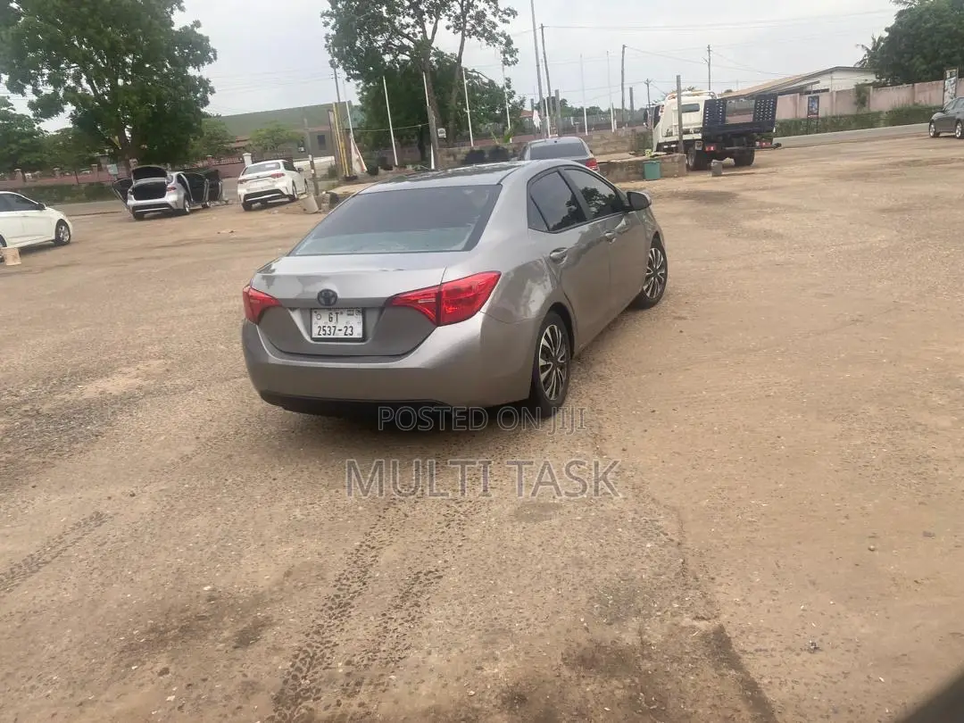 Toyota Corolla LE Premium 4dr Sedan (1.8L 4cyl CVT) 2016 Gray