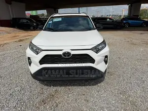Toyota RAV4 2022 White
