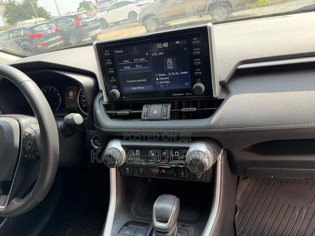 Toyota RAV4 2022 White