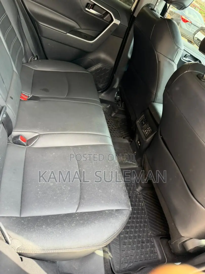 Toyota RAV4 2022 White
