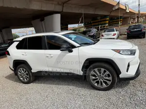 Toyota RAV4 2022 White