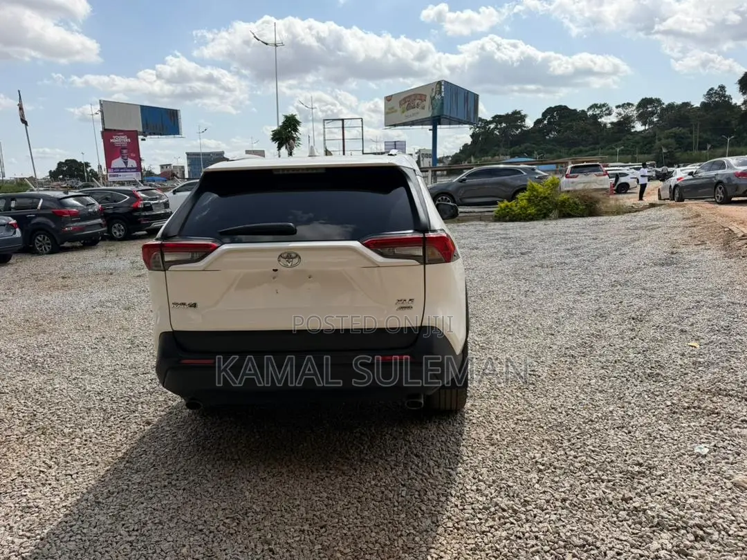 Toyota RAV4 2022 White