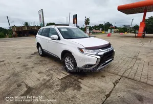 Mitsubishi Outlander 2016 White