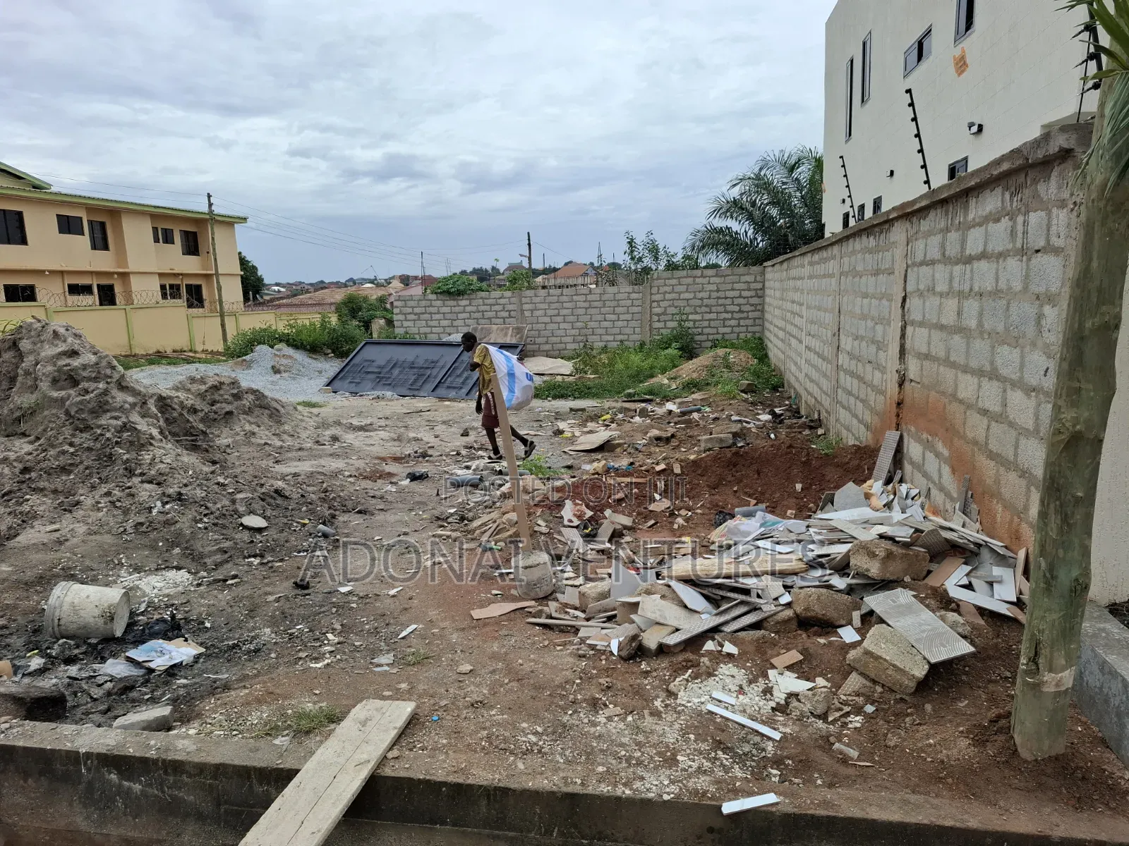 Half Plot of Land for Sale in Atasomanso