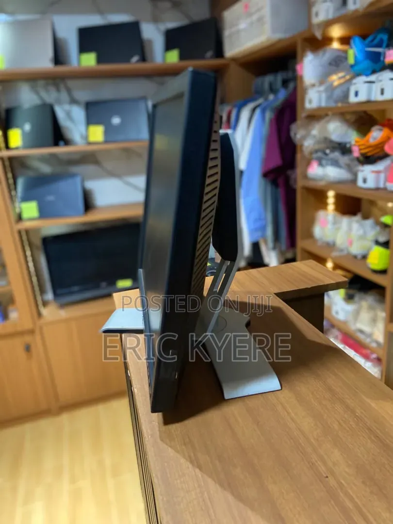 Dell 19" LCD Monitor (P190st) – Vga Dvi Display
