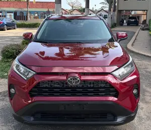 Toyota RAV4 XLE 2022 Burgundy