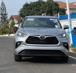 Toyota Highlander XLE 2021 Gray