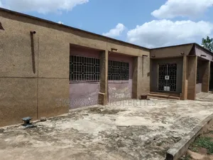 5bdrm House in Buokrom, Kumasi Metropolitan for sale