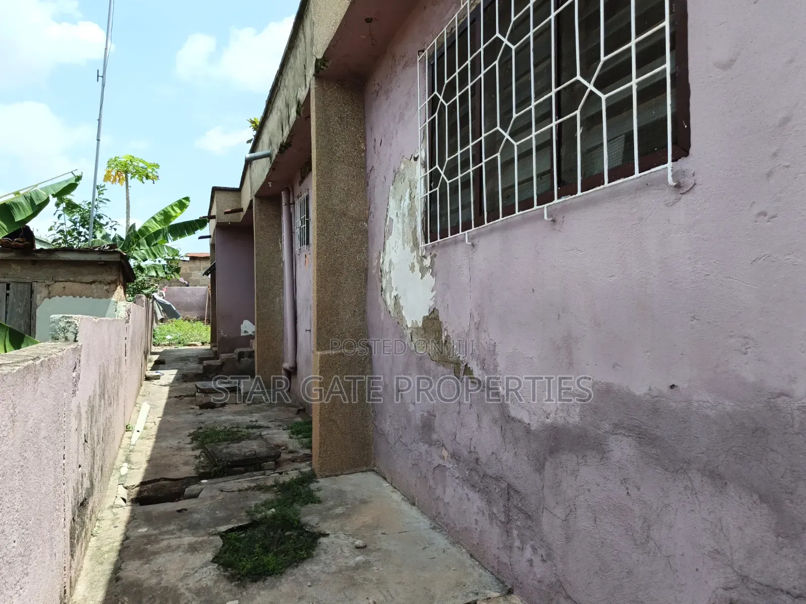 5bdrm House in Buokrom, Kumasi Metropolitan for sale