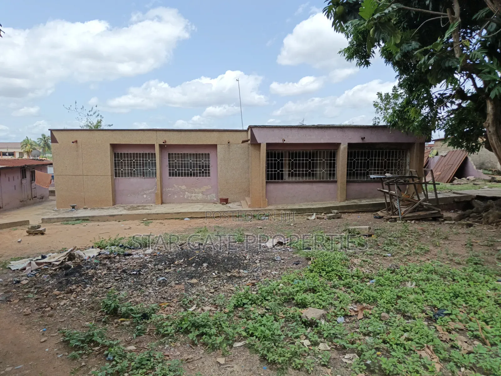 5bdrm House in Buokrom, Kumasi Metropolitan for sale