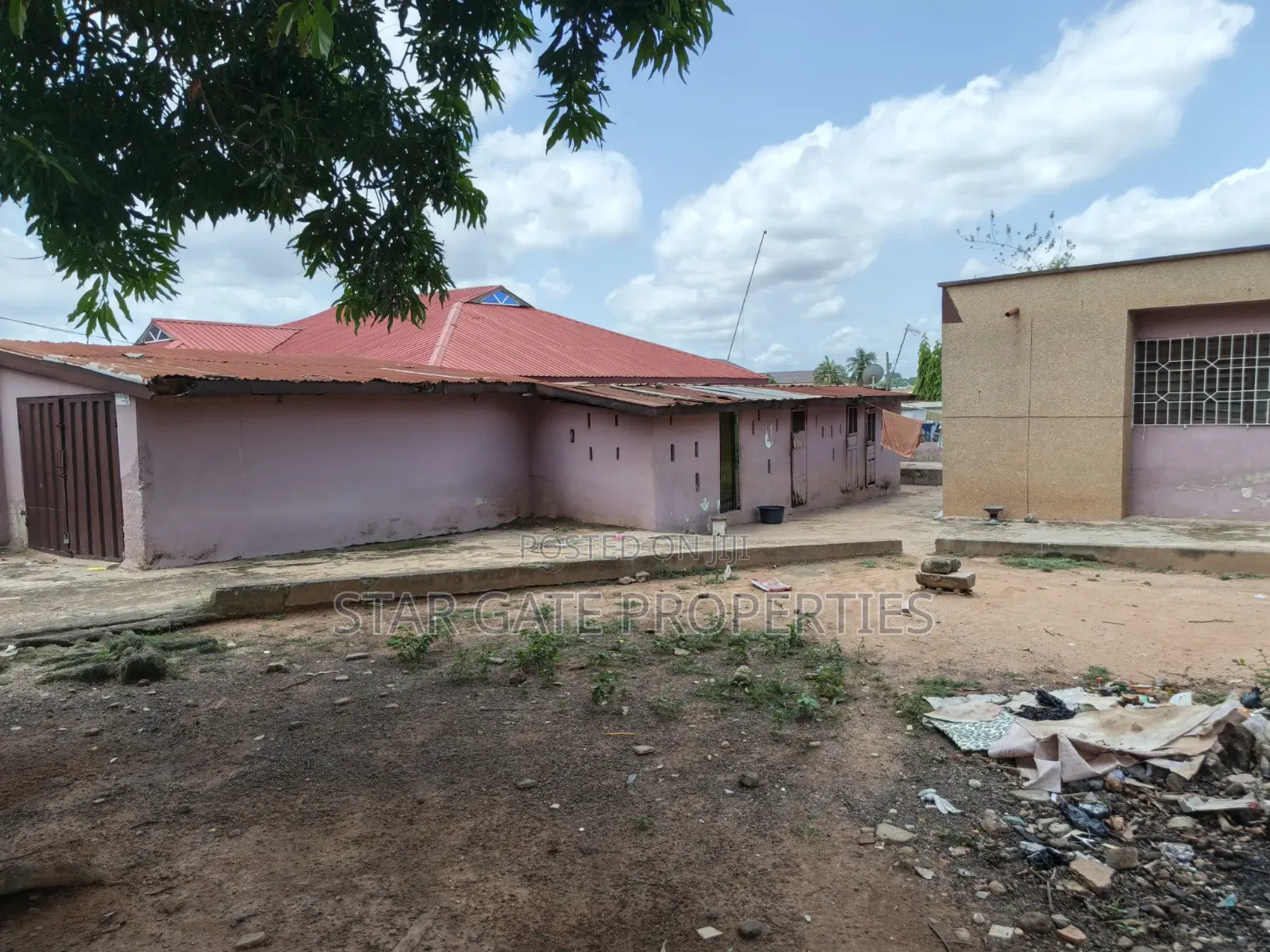 5bdrm House in Buokrom, Kumasi Metropolitan for sale