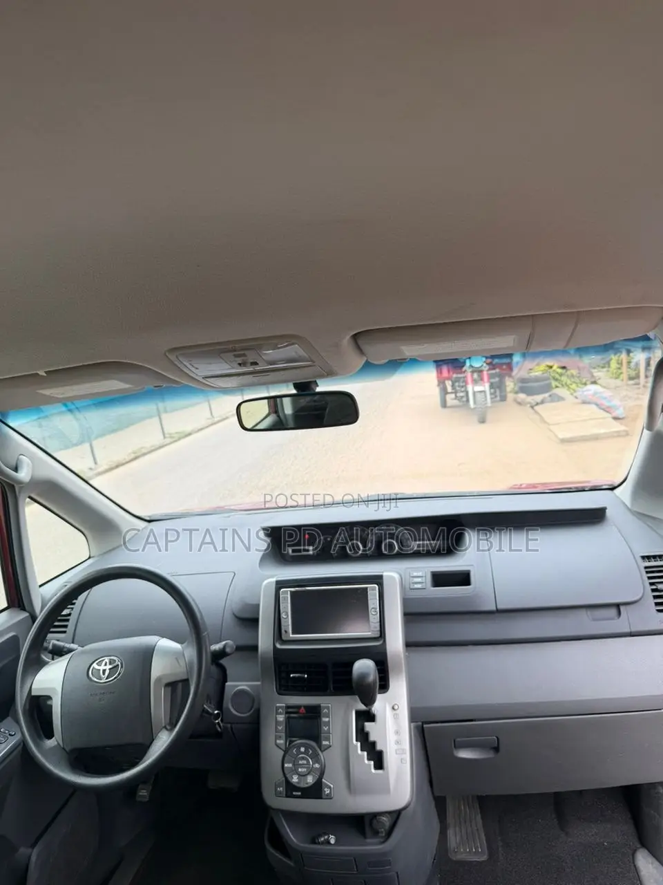 Toyota Voxy 2012 Gray