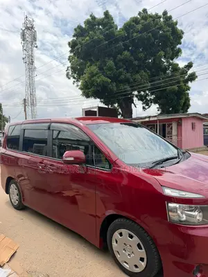 Toyota Voxy 2012 Gray