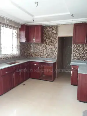 5bdrm House in Bronko Housing, Accra Metropolitan for sale
