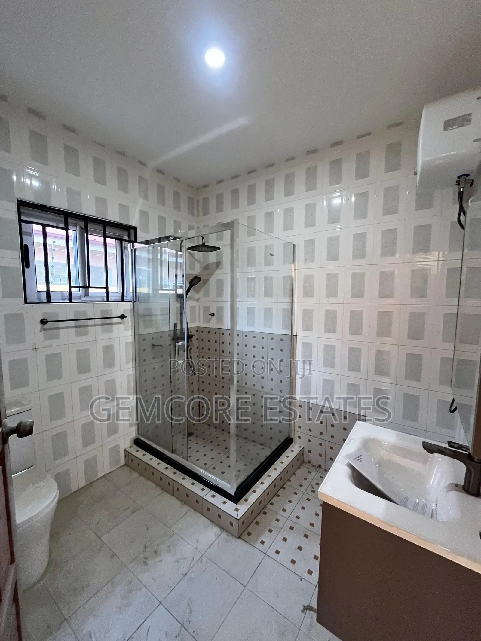 3bdrm House in West Trasacco, Ashaley Botwe for rent