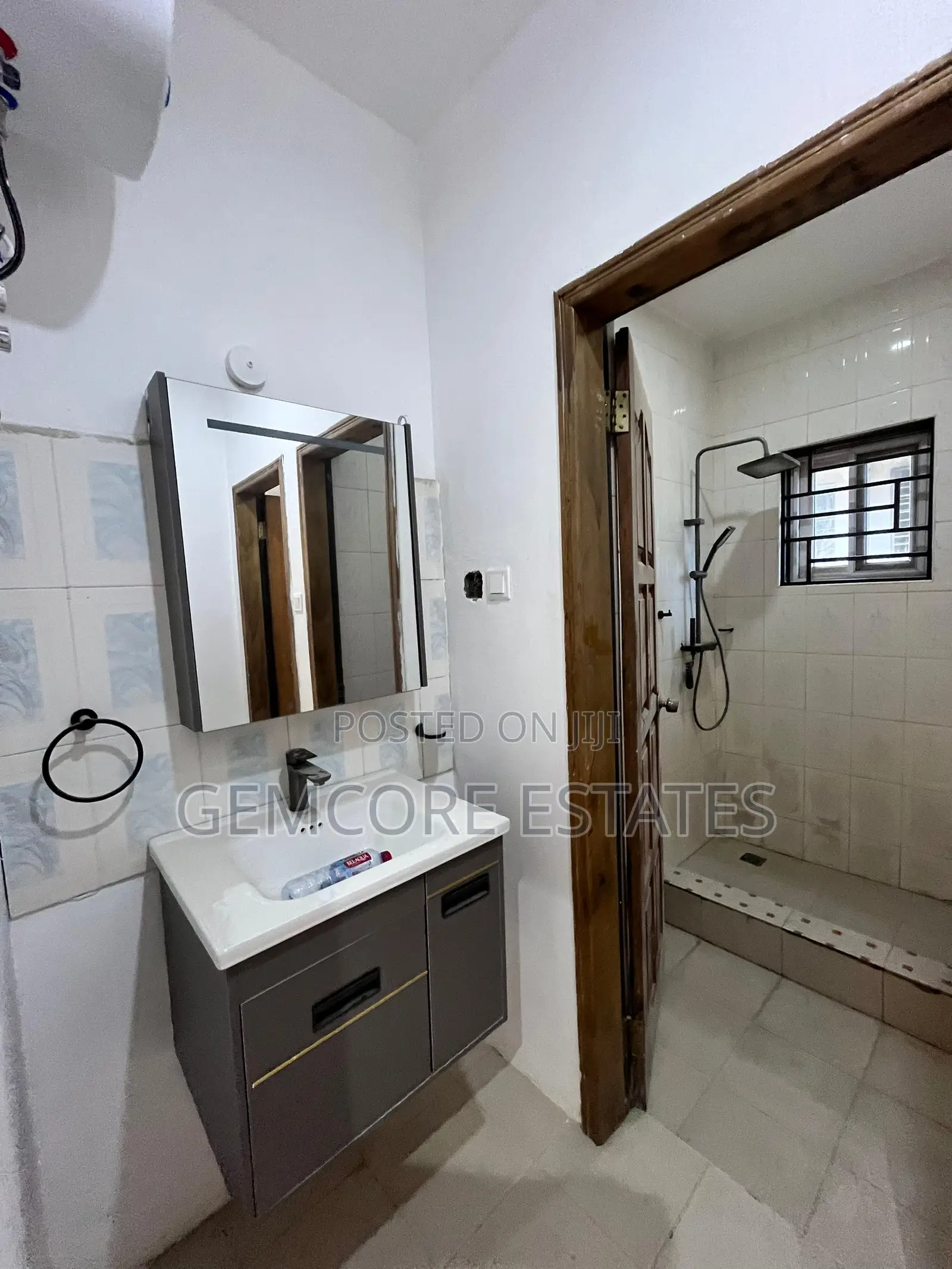 3bdrm House in West Trasacco, Ashaley Botwe for rent