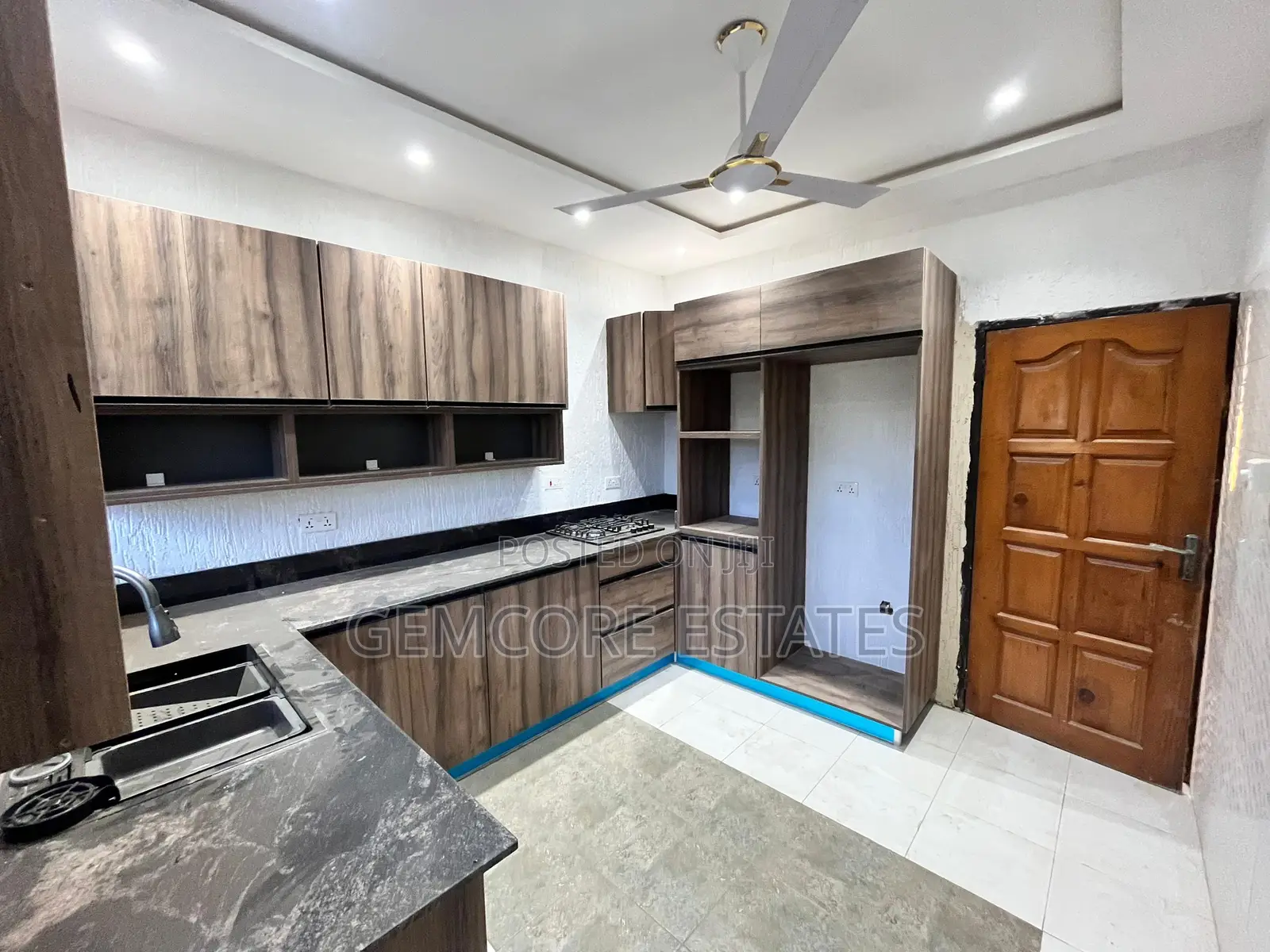 3bdrm House in West Trasacco, Ashaley Botwe for rent