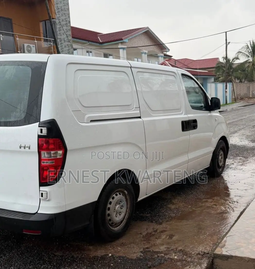 Hyundai H1 2009 White
