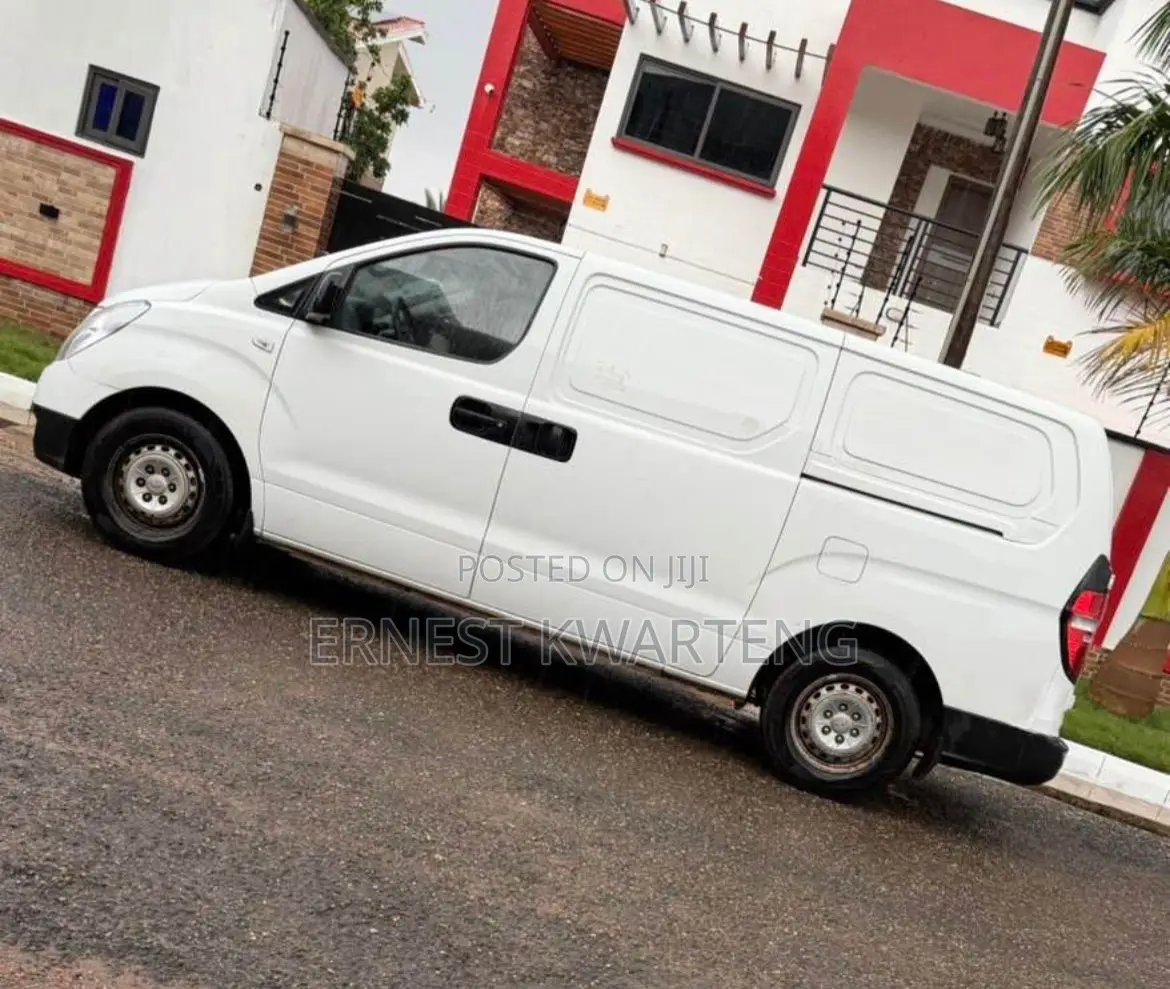 Hyundai H1 2009 White