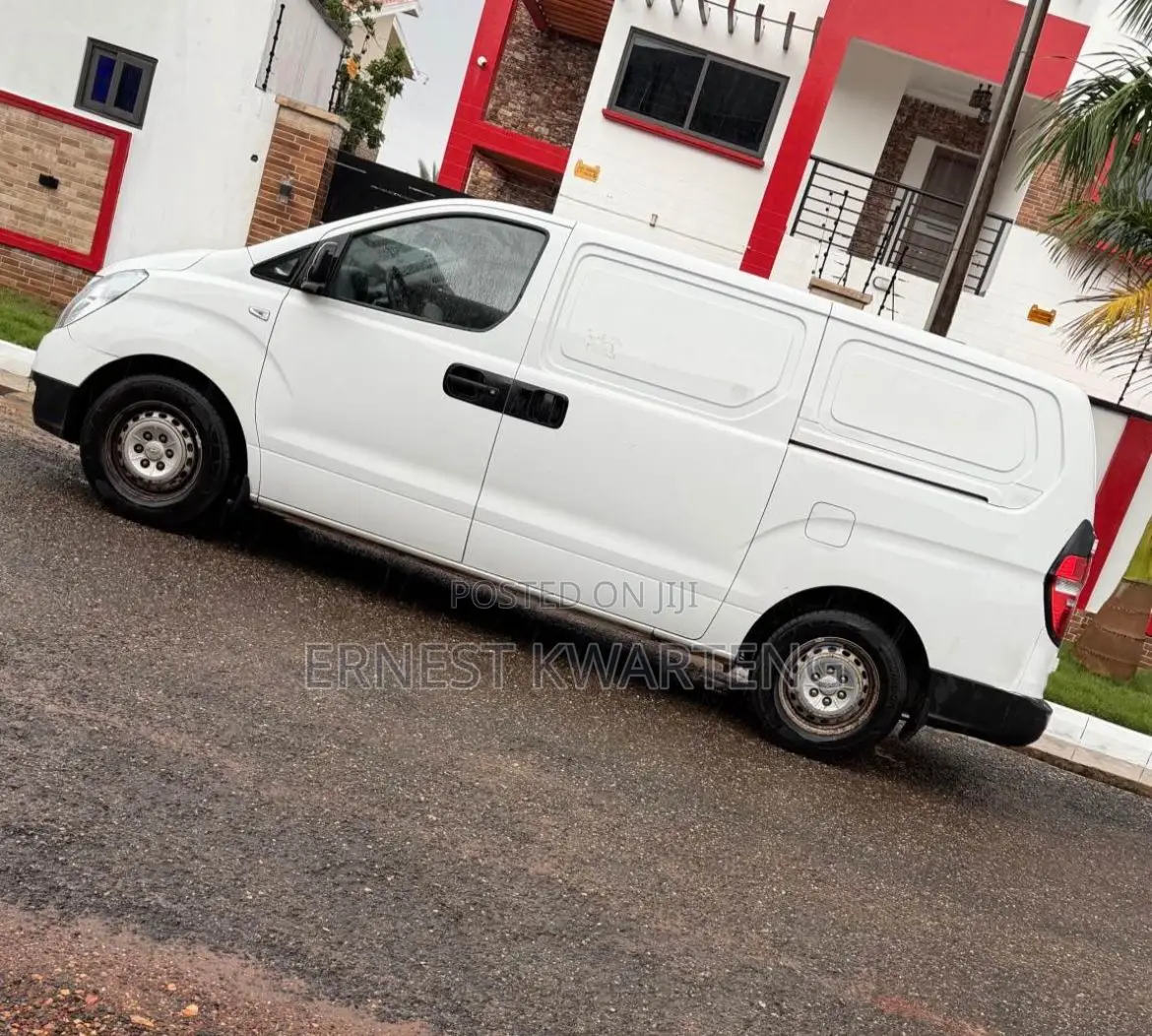 Hyundai H1 2009 White
