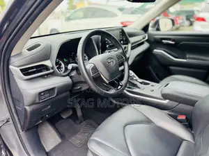 Toyota Highlander XLE AWD 2020 Gray