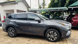 Toyota Highlander XLE AWD 2020 Gray