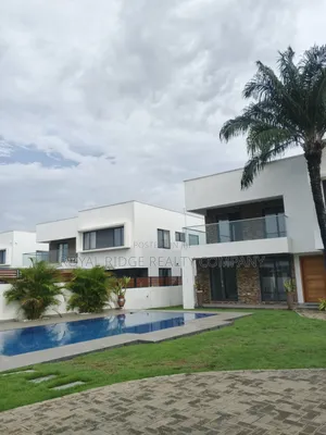 4bdrm Townhouse / Terrace in Tseaddo Roundabout, Accra Metropolitan