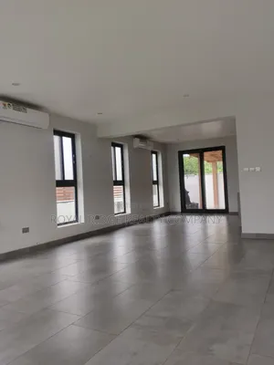 4bdrm Townhouse / Terrace in Tseaddo Roundabout, Accra Metropolitan