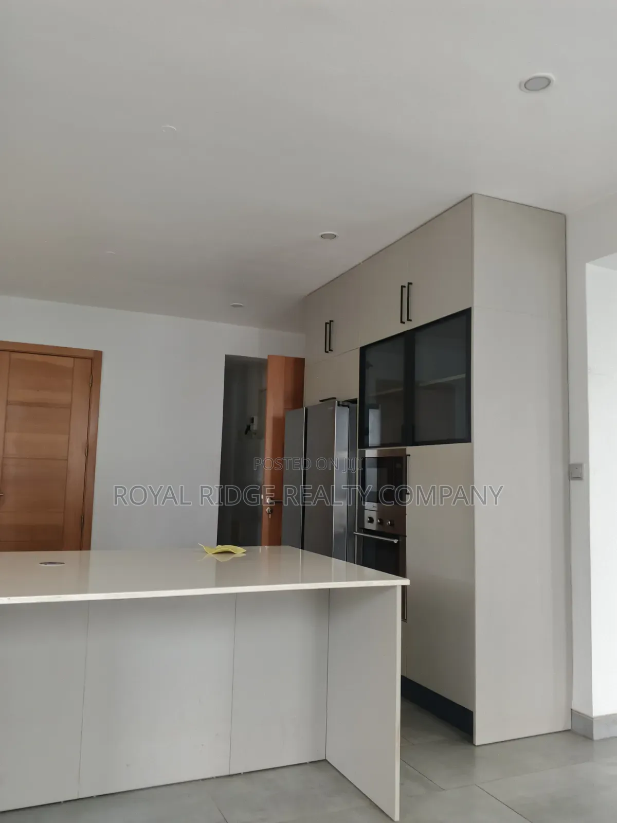 4bdrm Townhouse / Terrace in Tseaddo Roundabout, Accra Metropolitan