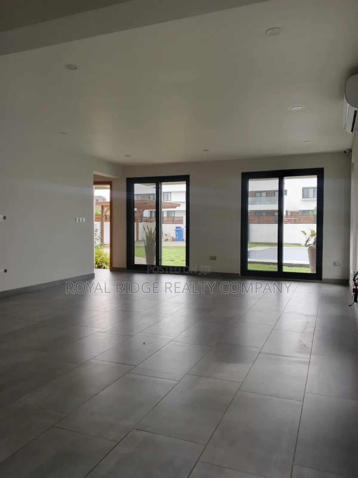 4bdrm Townhouse / Terrace in Tseaddo Roundabout, Accra Metropolitan