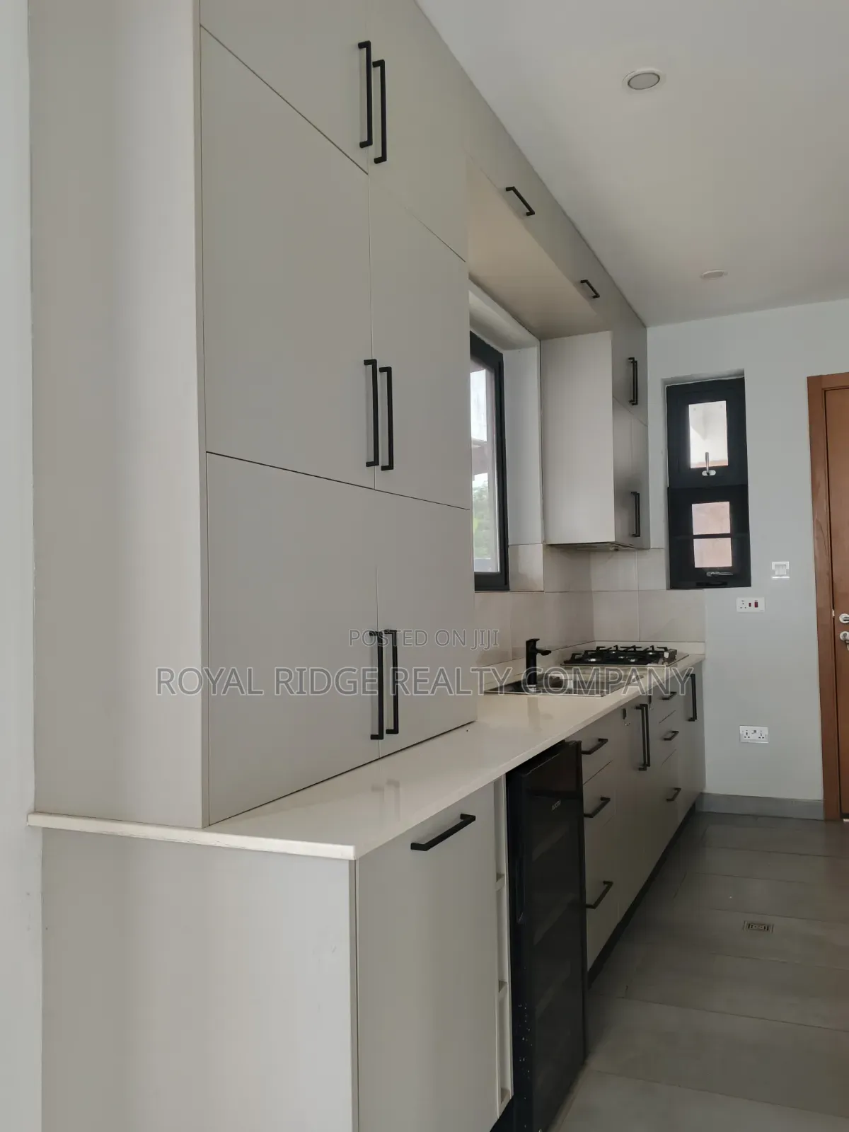 4bdrm Townhouse / Terrace in Tseaddo Roundabout, Accra Metropolitan