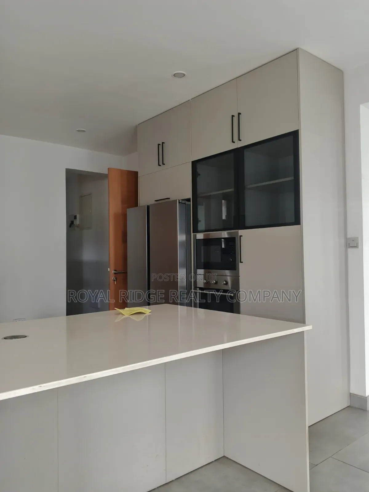 4bdrm Townhouse / Terrace in Tseaddo Roundabout, Accra Metropolitan