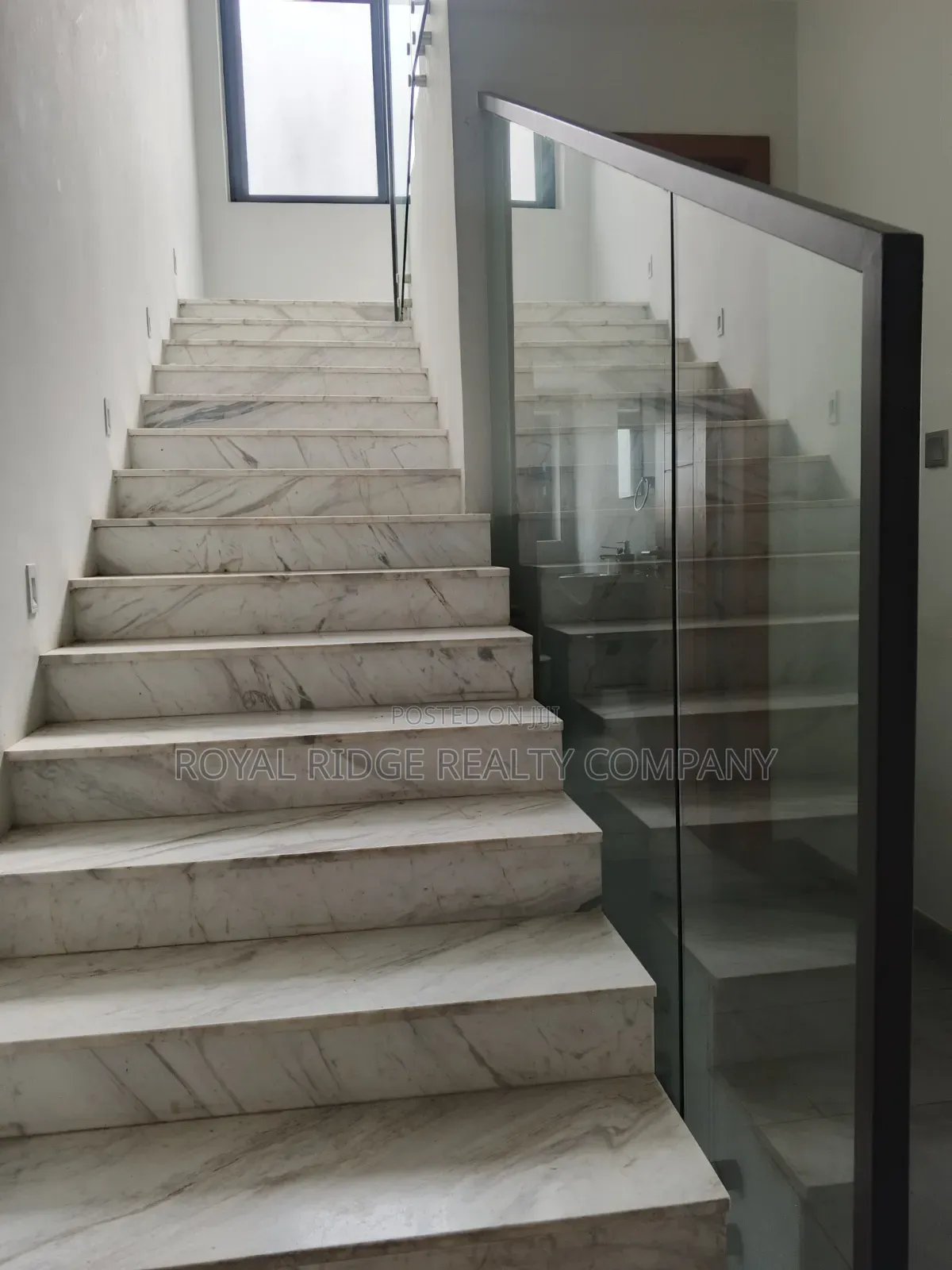 4bdrm Townhouse / Terrace in Tseaddo Roundabout, Accra Metropolitan