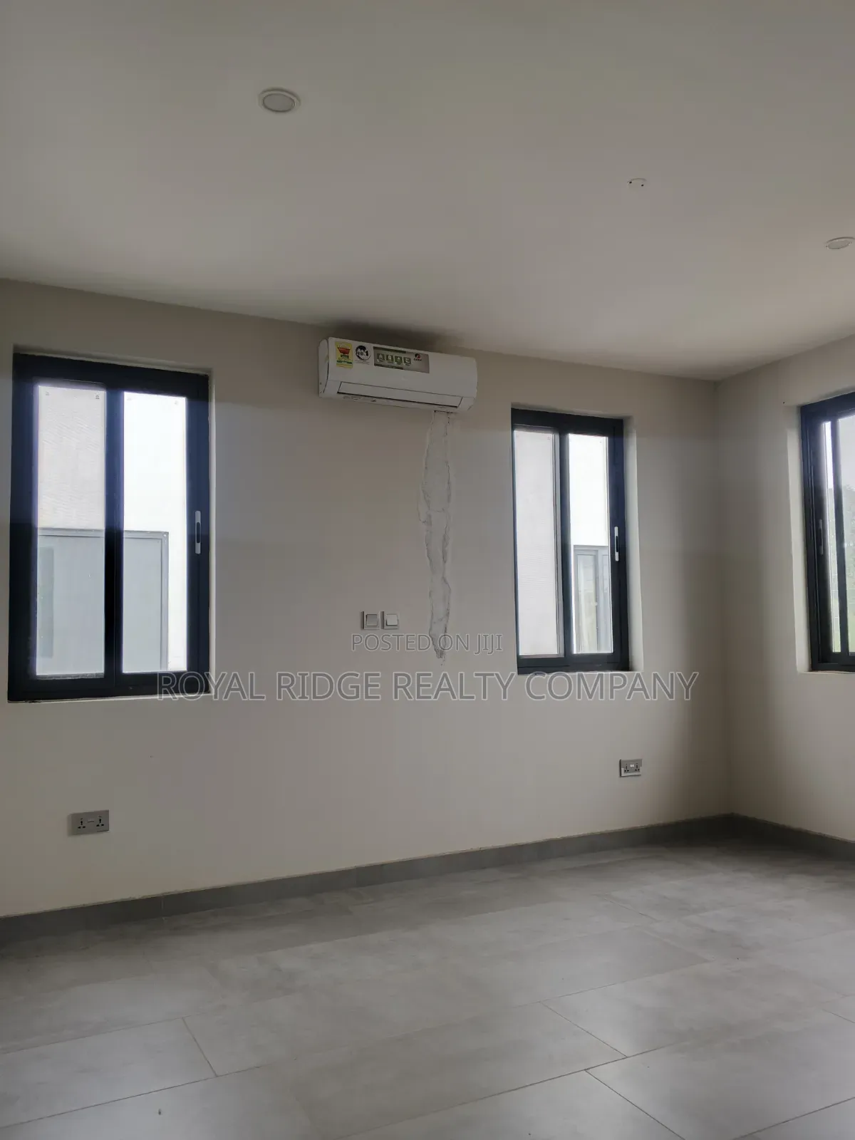 4bdrm Townhouse / Terrace in Tseaddo Roundabout, Accra Metropolitan