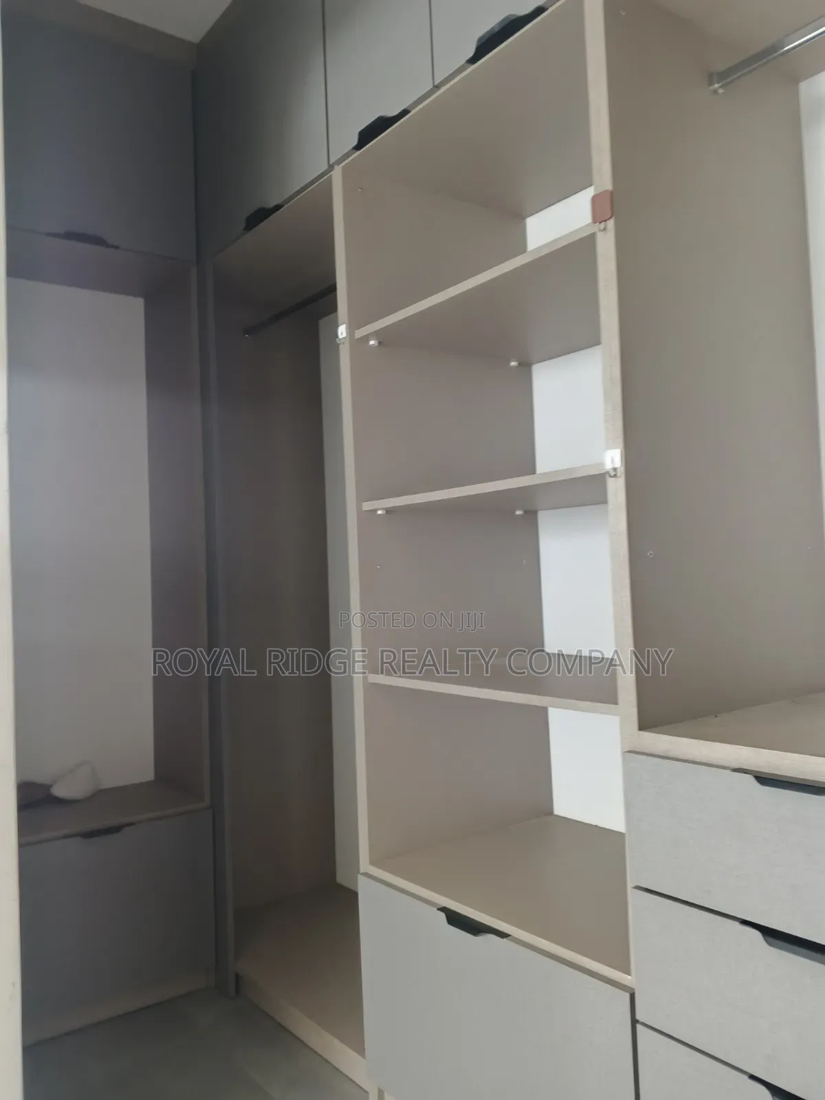 4bdrm Townhouse / Terrace in Tseaddo Roundabout, Accra Metropolitan