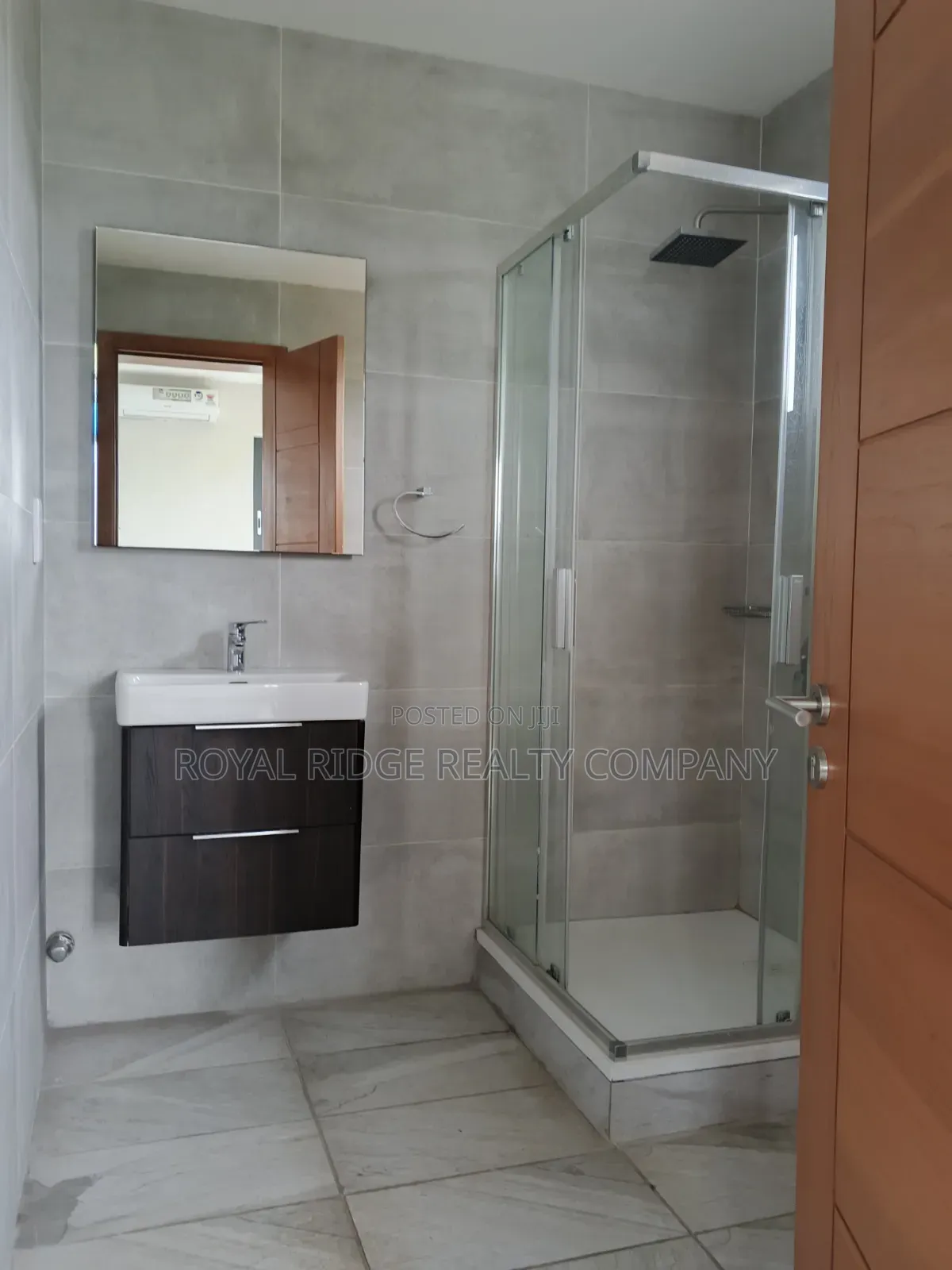 4bdrm Townhouse / Terrace in Tseaddo Roundabout, Accra Metropolitan
