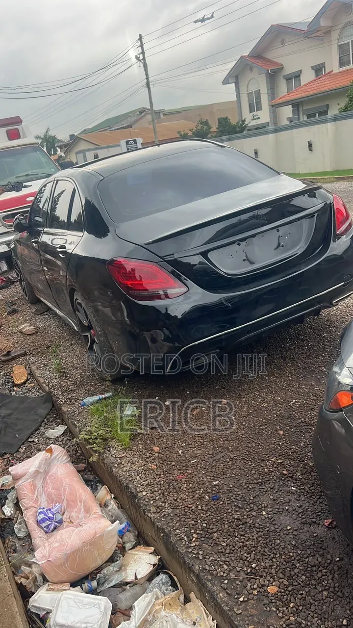 Mercedes-Benz C300 2020 Black