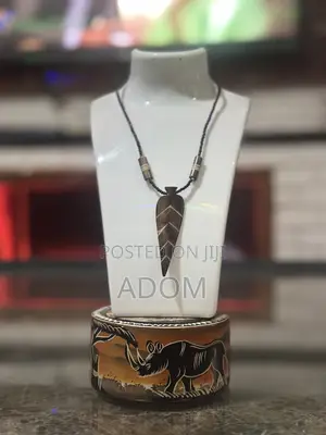Handcrafted Ox Bone Arrowhead Necklace – Symbol of Focus Strength