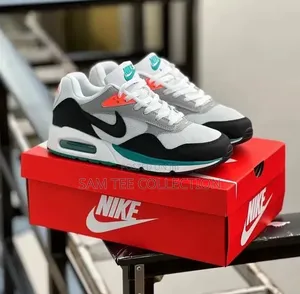 Nike Air Max 90.
