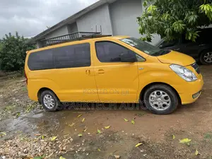 Hyundai Starex 2011 Yellow
