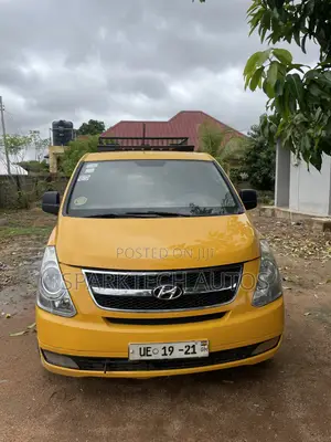Hyundai Starex 2011 Yellow