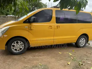 Hyundai Starex 2011 Yellow