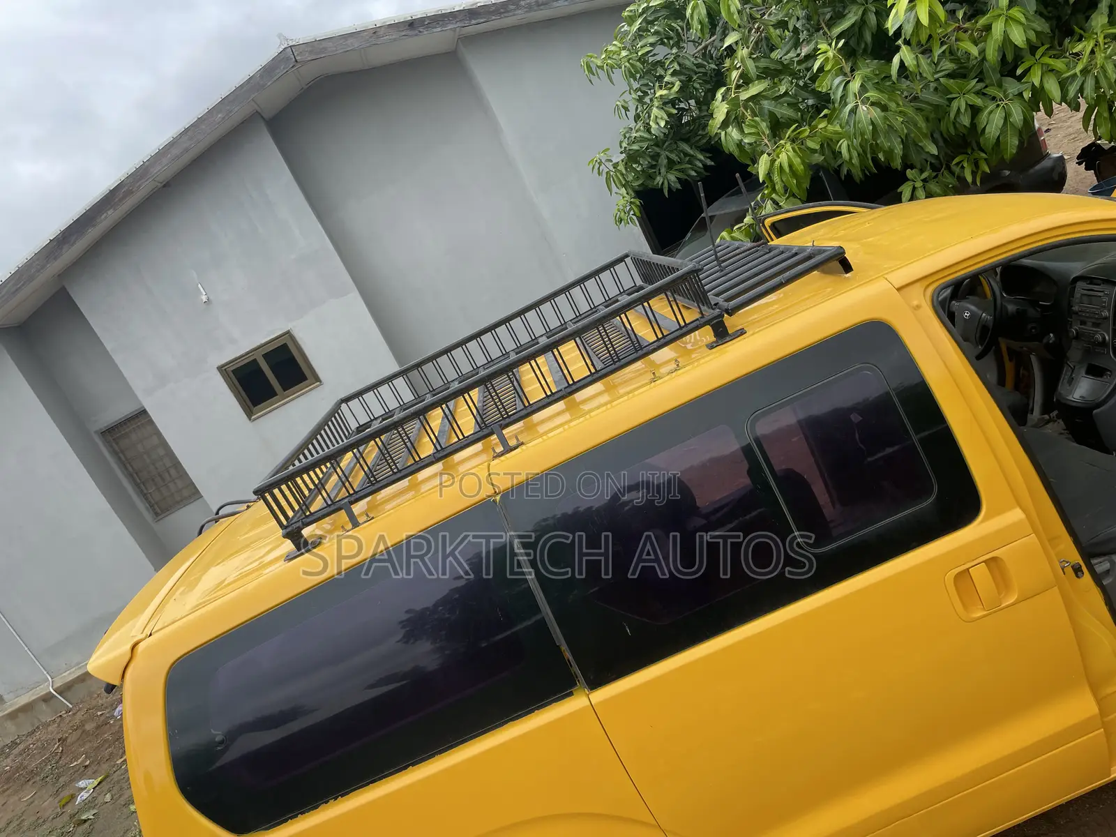 Hyundai Starex 2011 Yellow