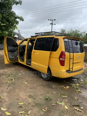 Hyundai Starex 2011 Yellow