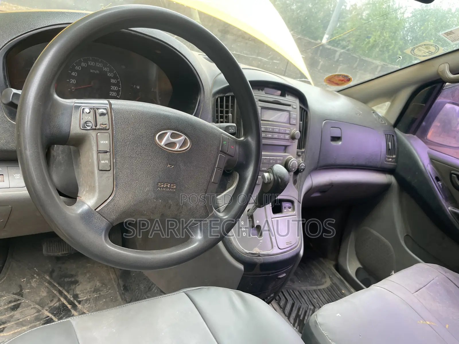 Hyundai Starex 2011 Yellow