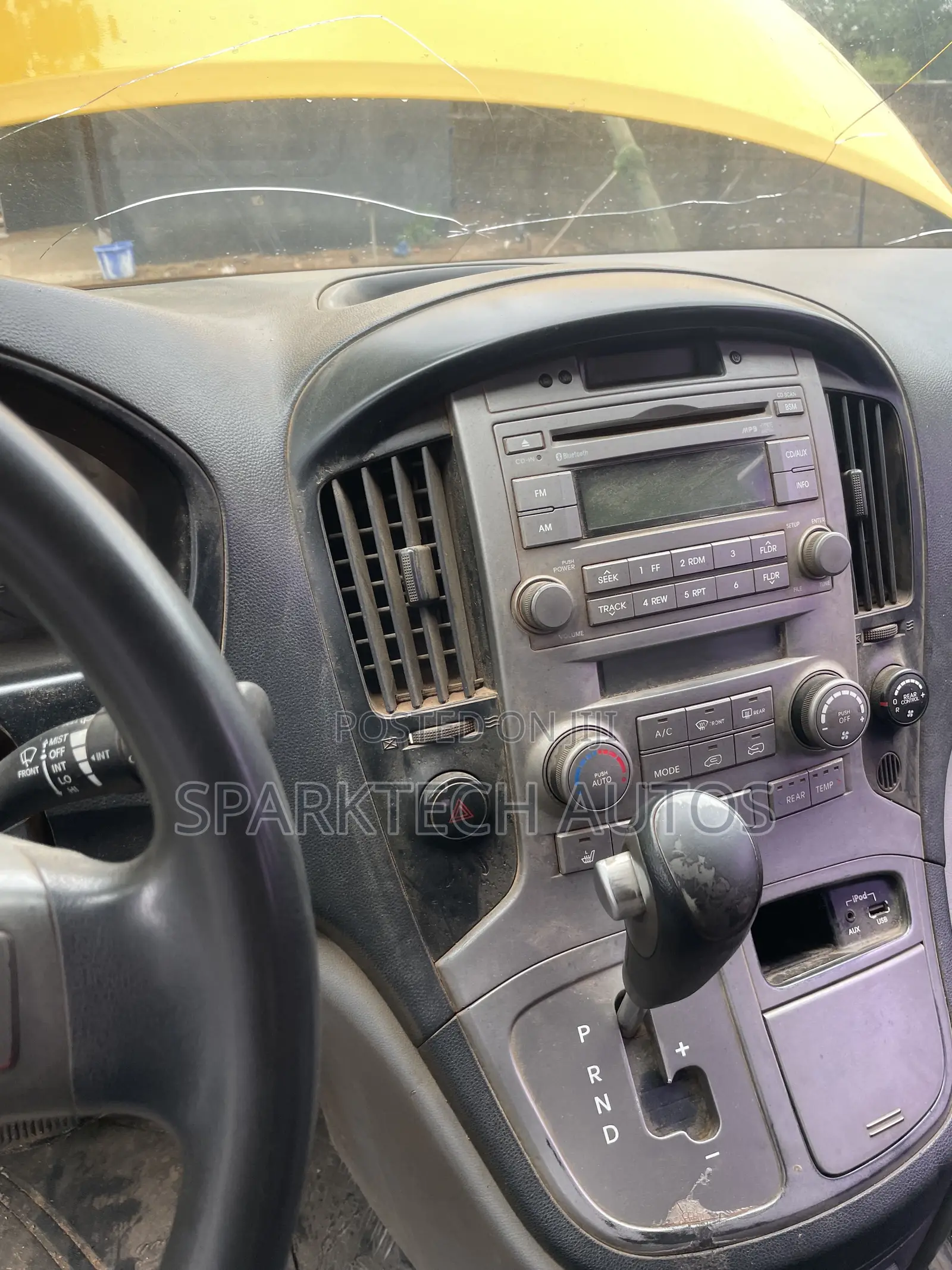 Hyundai Starex 2011 Yellow