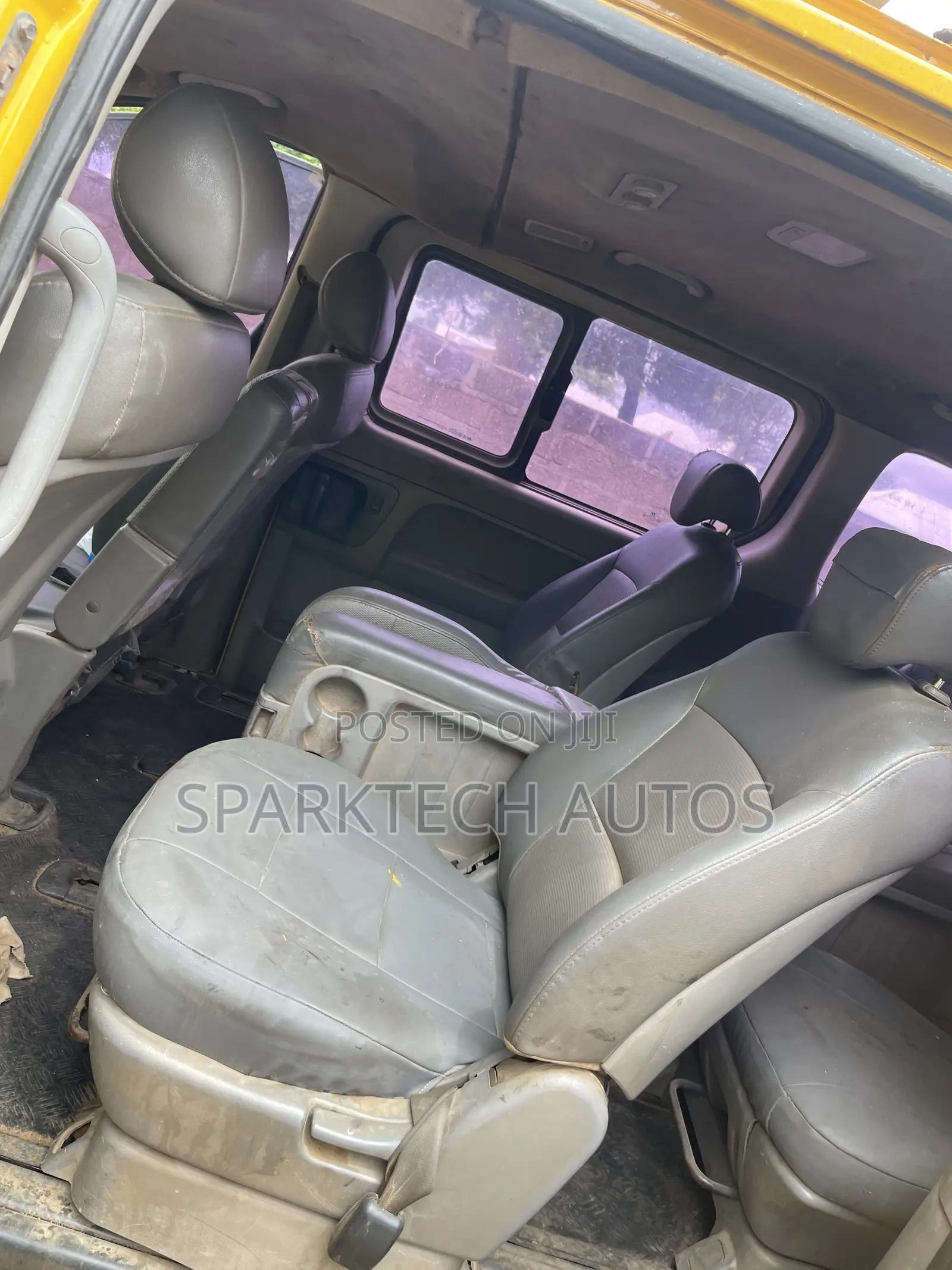Hyundai Starex 2011 Yellow