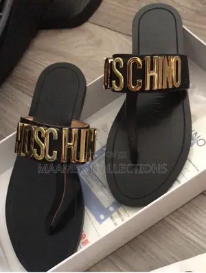 Women’S Moschino Thong Sandals / Sippers ( It Comes With a Box)